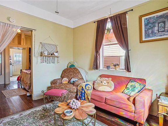 3rd image of 534 Marigny St