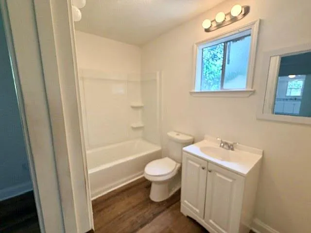 800 S Holly St #C — Photo 3