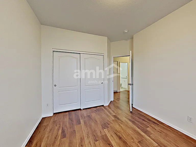 9427 W Potter Dr — Photo 14