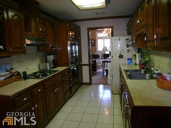 KITCHEN WITH PLENTY OF CABINETS, TILE COUNTER TOPS