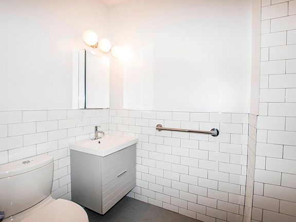 5th image of 353 12th St APT 1