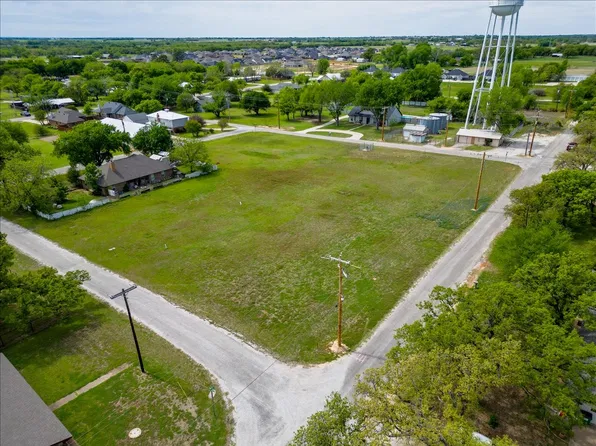 600 N Elm St, Tolar, TX 76476