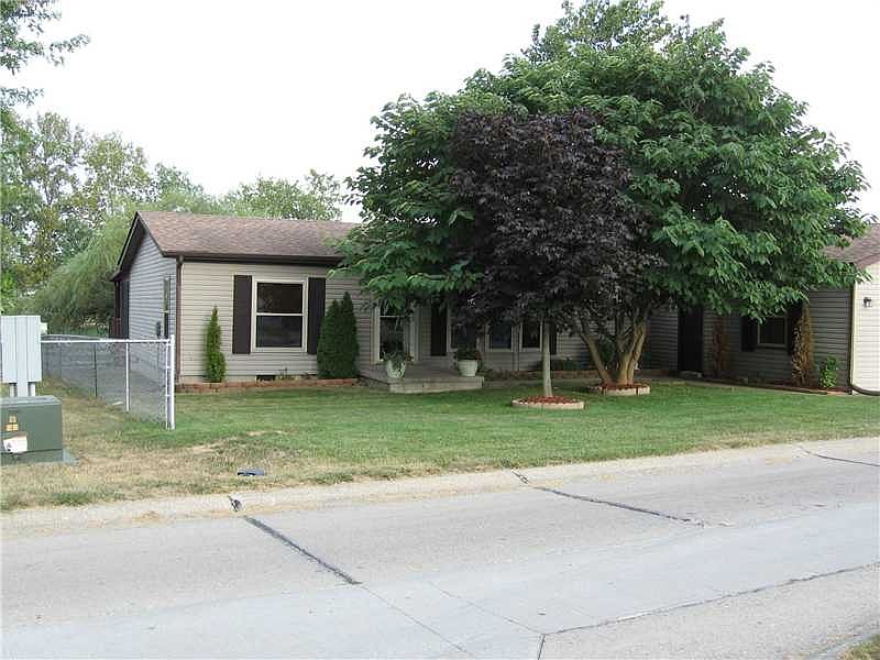 1st image of 65 Fountain Lake Dr