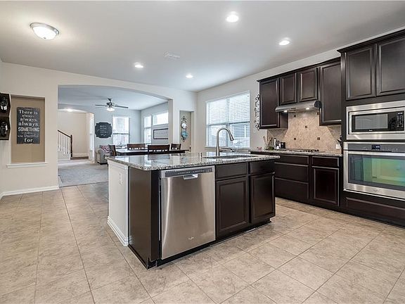 4th image of 4012 Deer Lake Dr