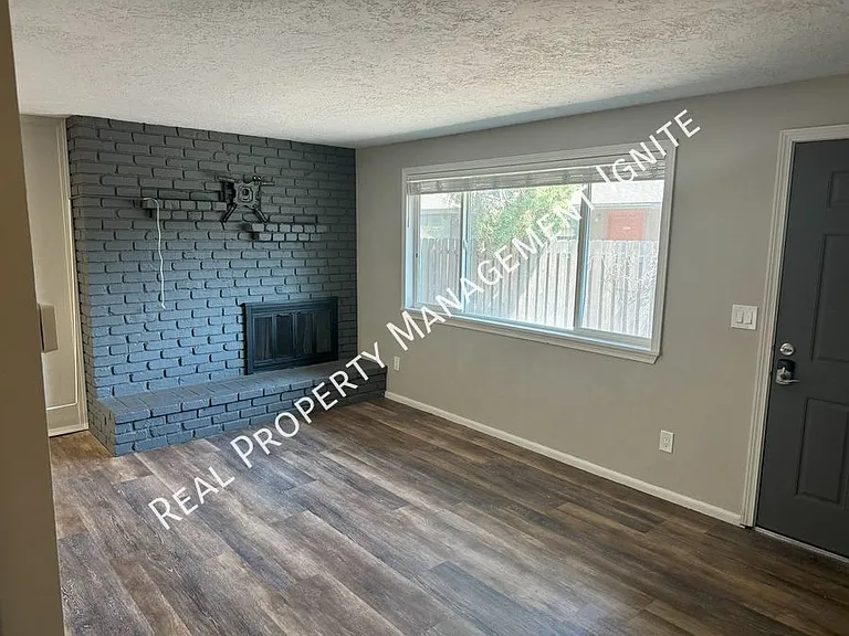 454 NE Thurston Ave #444 — Photo 5