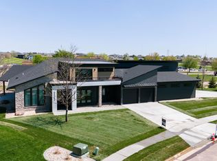 200 N Mystic Creek Cir, Sioux Falls, SD 57110