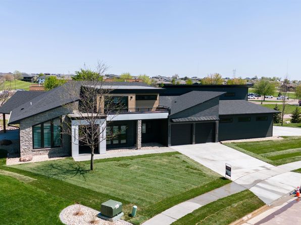 200 N Mystic Creek Cir, Sioux Falls, SD 57110