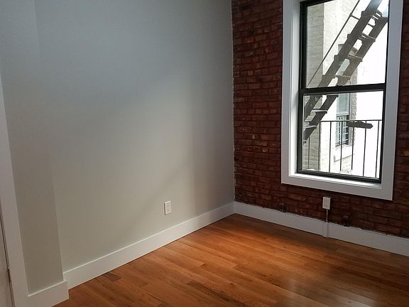 5th image of 699 Willoughby Ave APT 1C