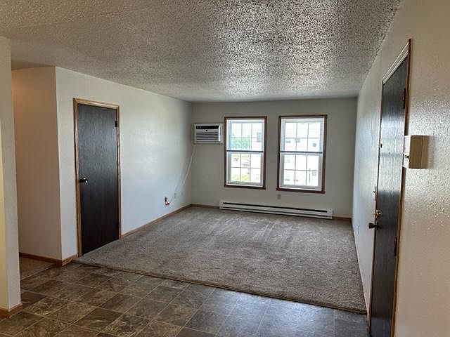 1st image of 915 10th Ave W #8