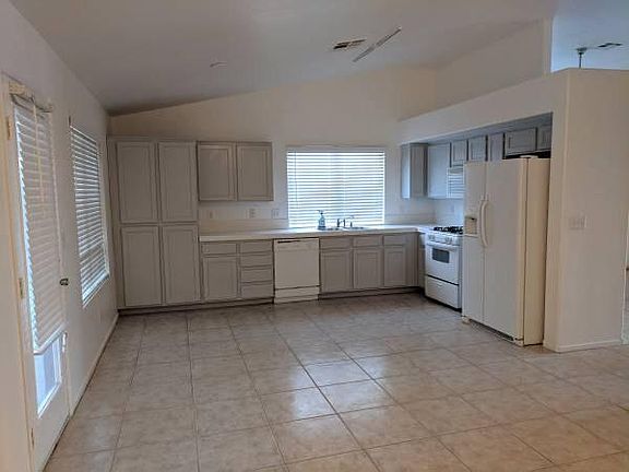 4th image of 731 Canyon Country Cir