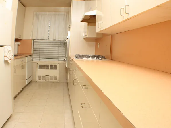 770 Ocean Pkwy image 1 of 13