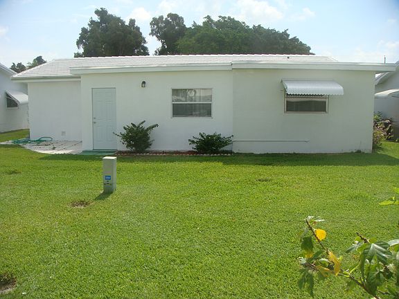 3rd image of 131 NW 10th Ct