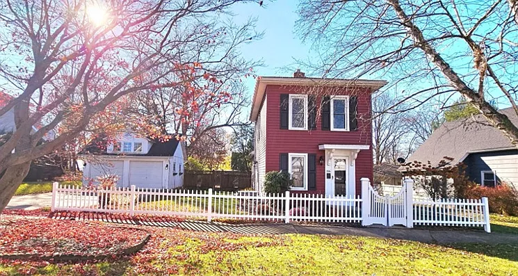 116 E Curtis St — Photo 2