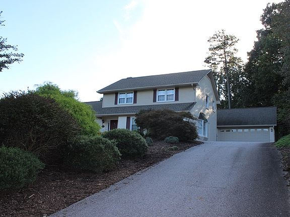 3rd image of 446 Chadwyck Dr