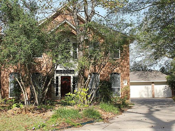 The Woodlands- landscaped front yard.