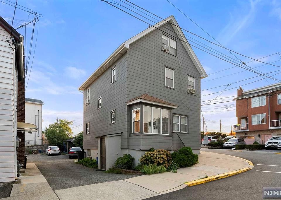 1st image of 250 Washington Ave