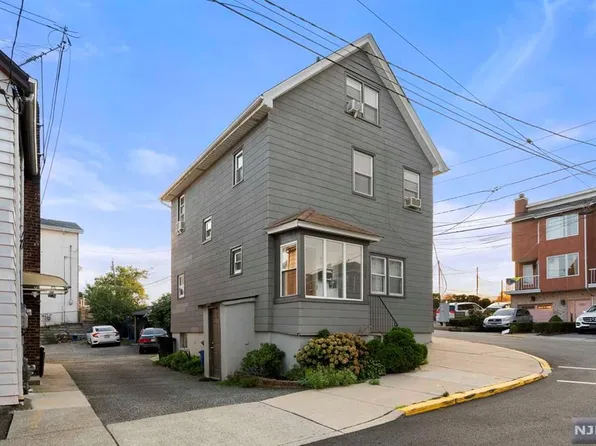 250 Washington Ave, Fort Lee, NJ 07024