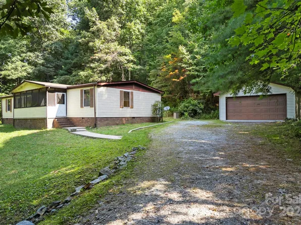 2519 Davis Mountain Rd, Laurel Park, NC 28739