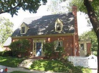 1626 Ridge Ct, Wauwatosa, WI 53213