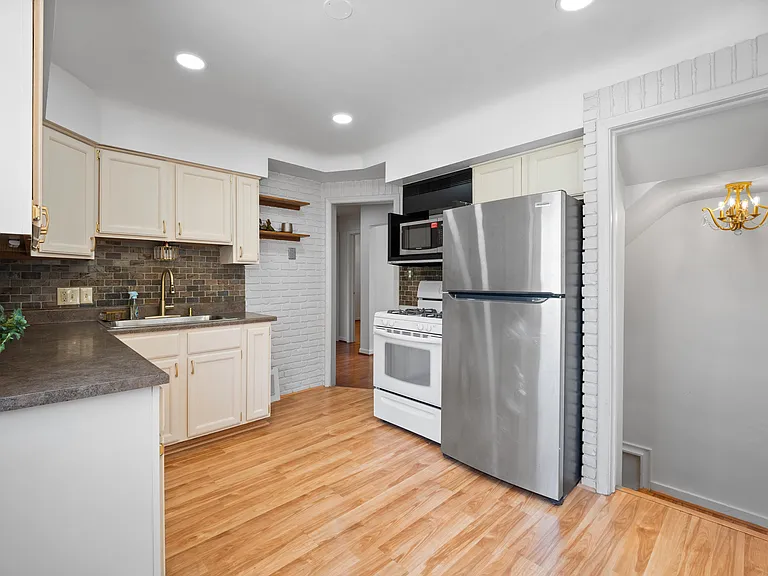 2604 Venice St — Photo 9
