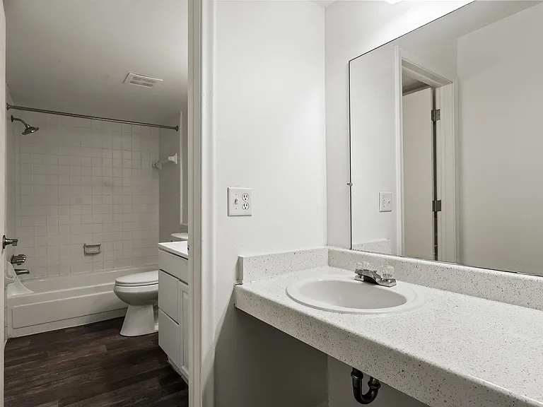 French Quarter Apartments — Photo 13