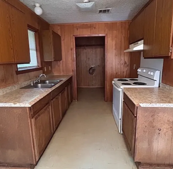 1506 Briarwood Dr — Photo 3