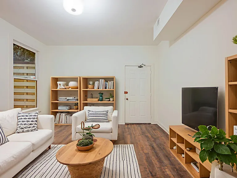 650 D St SE #2 — Photo 3