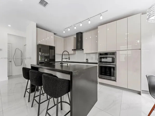 171 NW 152nd Ave, Pembroke Pines, FL 33028