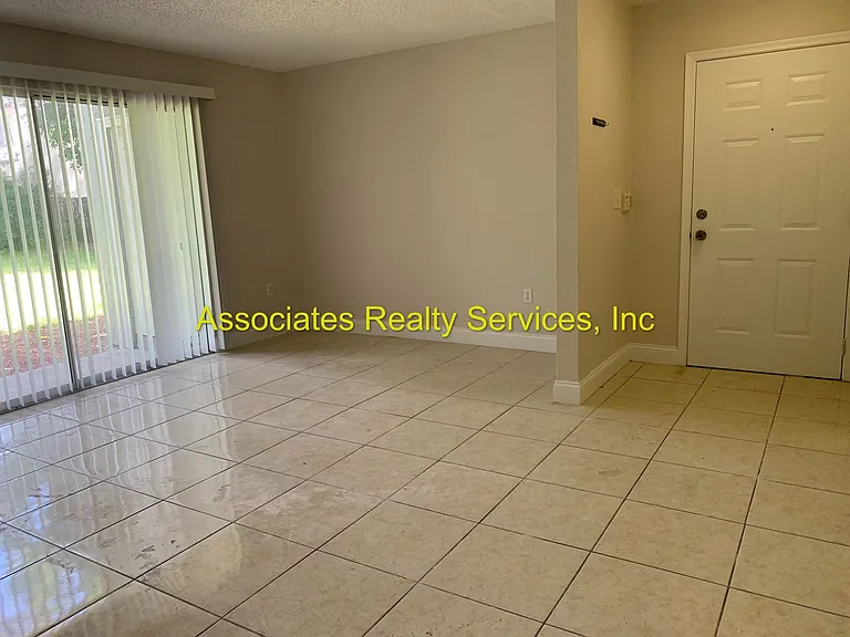 3705 SW 27th St #212 — Photo 8