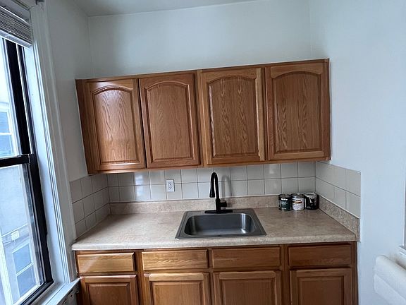 5th image of 3130 34th St APT 2F