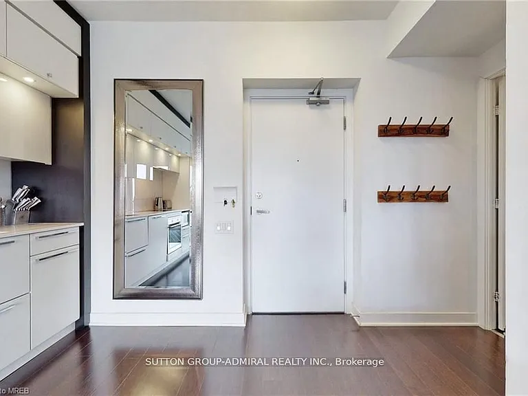 15 Grenville St #3706 — Photo 9