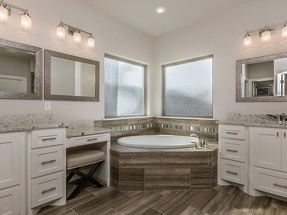 5th image of 8003 Oakview Dr