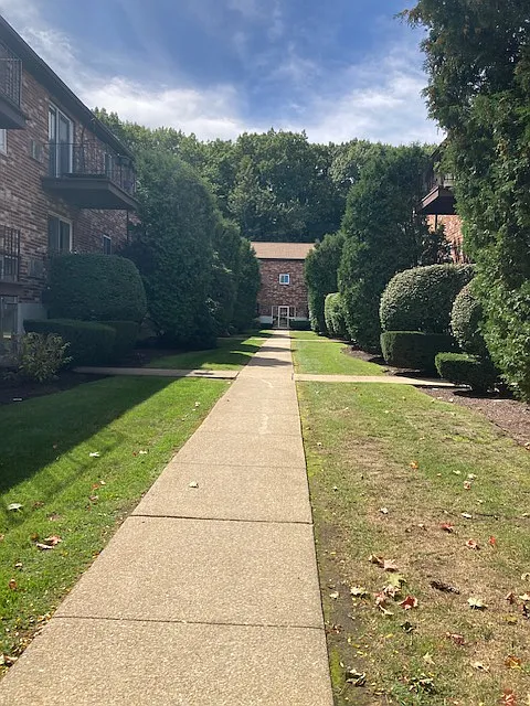 2 bed, 775 sqft, $2,200 — Photo 2