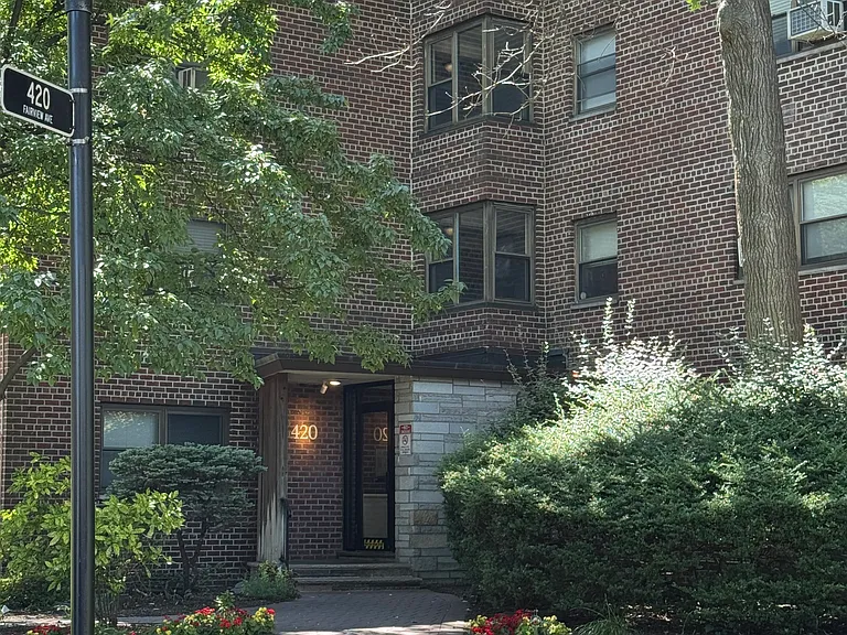 42 Fairview Ave #4C — Photo 2