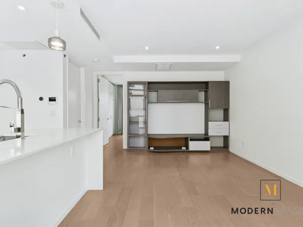 24-12 42nd Road image 4 of 16