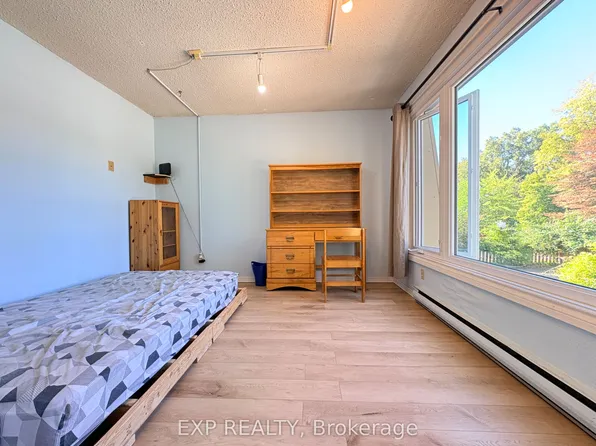 341 Geneva St #1, Saint Catharines, ON L2N 2G3