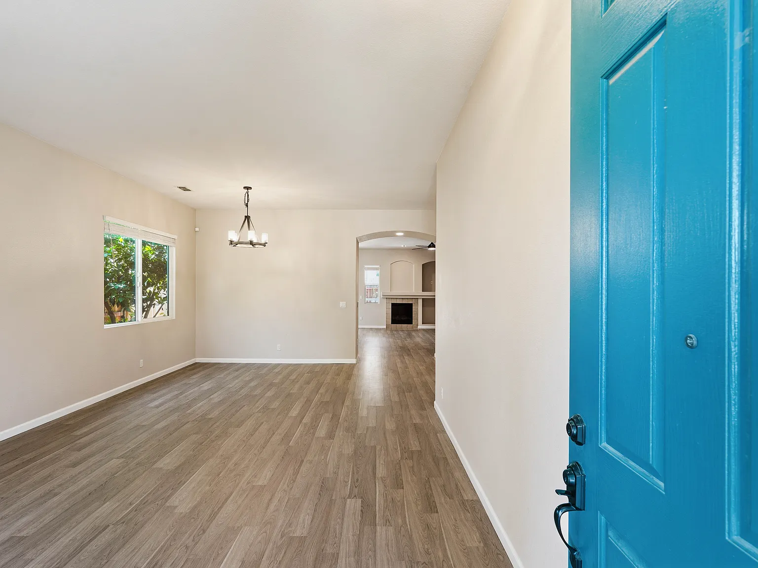 4 bed, 2117 sqft, $3,700 — Photo 3
