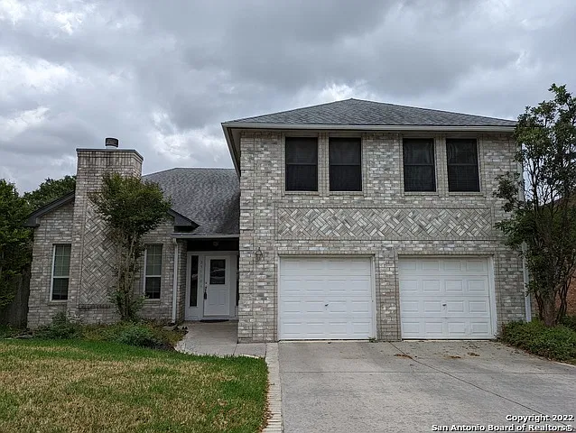 4 bed, 2.5 bath, 2826 sqft, $2,400 — Photo 1