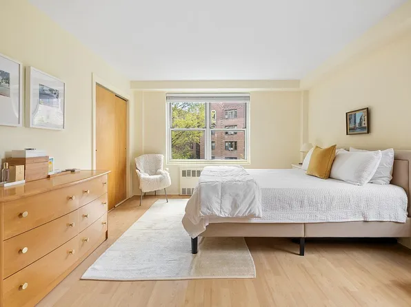 35-11 85th St #5H, Jackson Heights, NY 11372