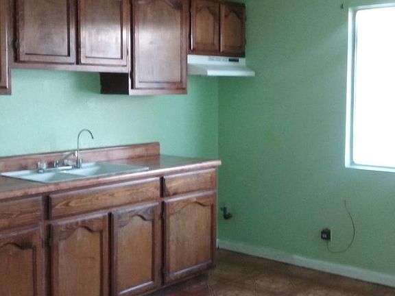 2nd image of 901 E 111th Dr
