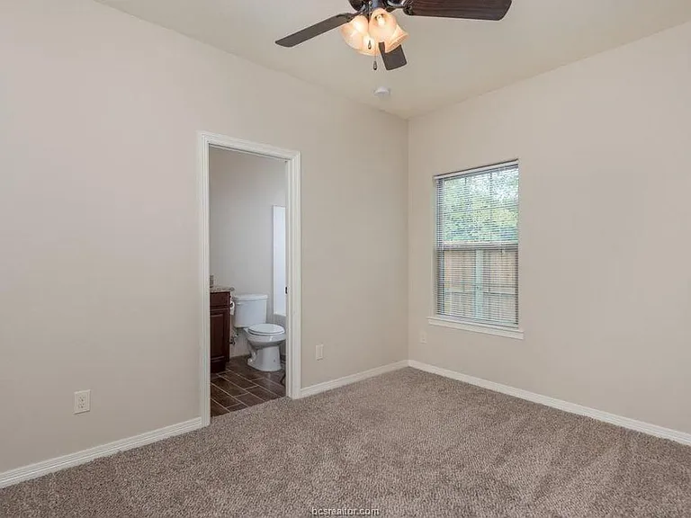 404 Ash St E — Photo 10
