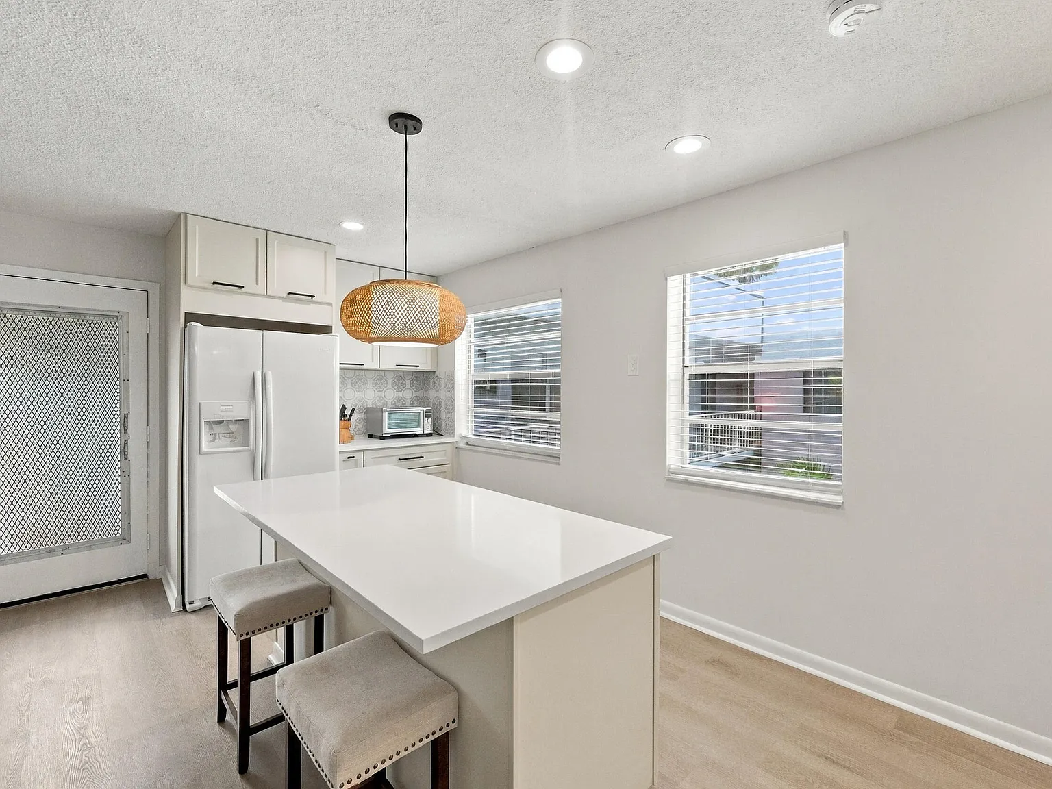 2 bed, 2.0 bath, 907 sqft, $1,900 — Photo 4