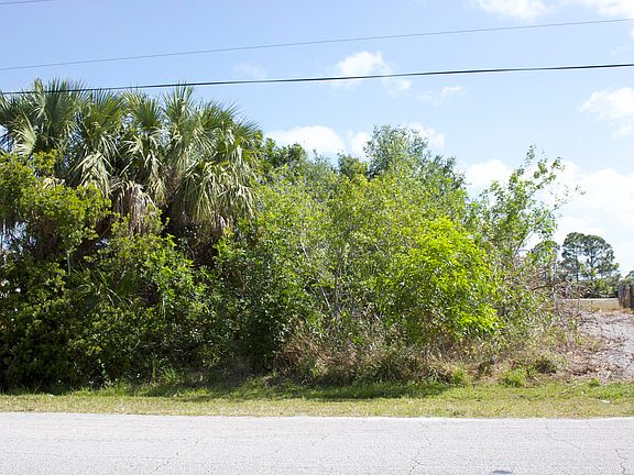 4th image of 1895 SE North Buttonwood Drive