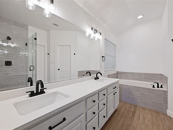 5th image of 2738 Winding Brook Dr