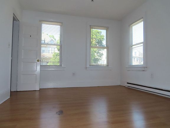 4th image of 1046 Northampton St APT 2