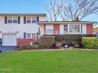 53 Apple Tree Dr, Hauppauge, NY 11788