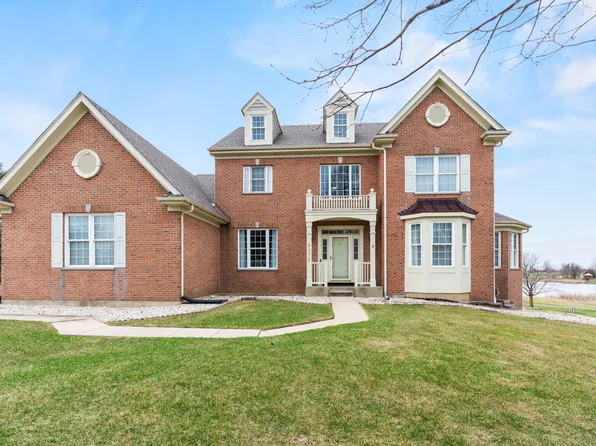 8475 Watson Cir, Crystal Lake, IL 60014