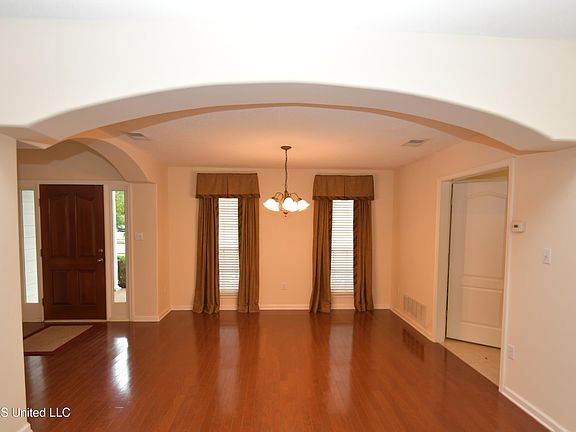 5th image of 616 Ridge View Dr