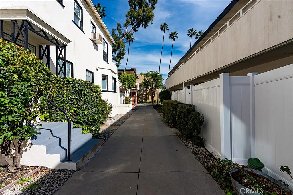 1 bed, 850 sqft, $2,250 — Photo 2