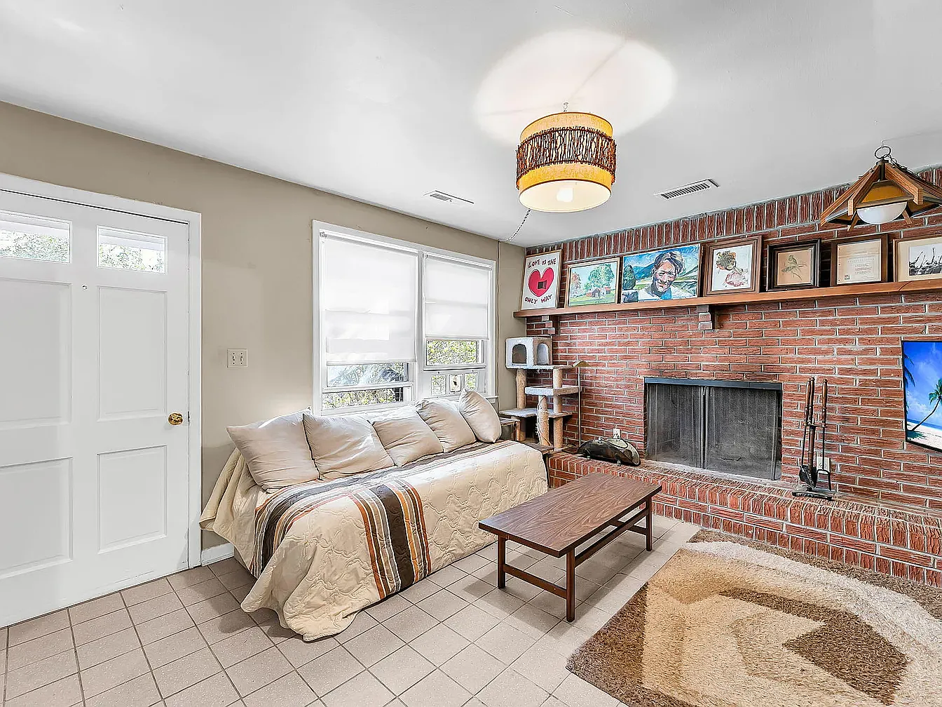 1514 Balsam St — Photo 4